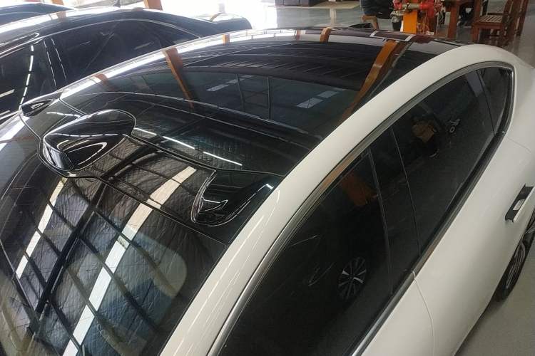 Used Nio ET5 2024 75 kWh Roof