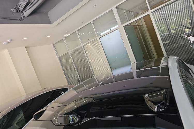 Used Nio ET5 2024 75 kWh Roof