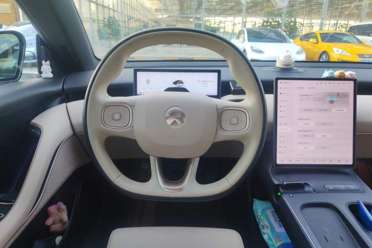 Used Nio ET5 2024 75 kWh Steering Wheel