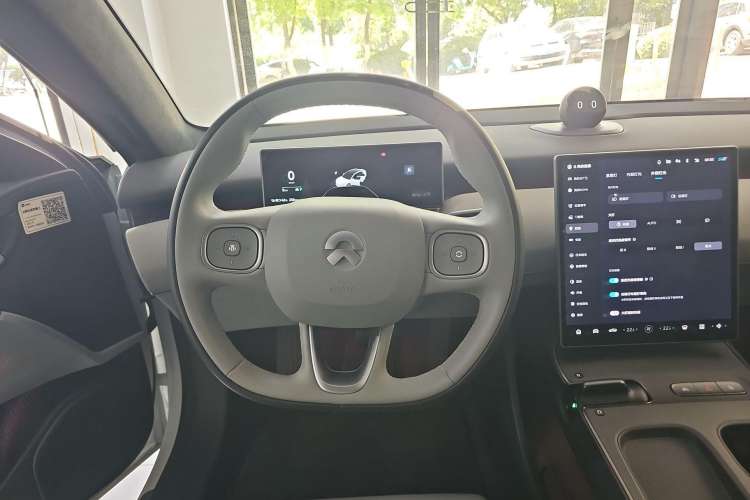 Used Nio ET5 2024 75 kWh Steering Wheel