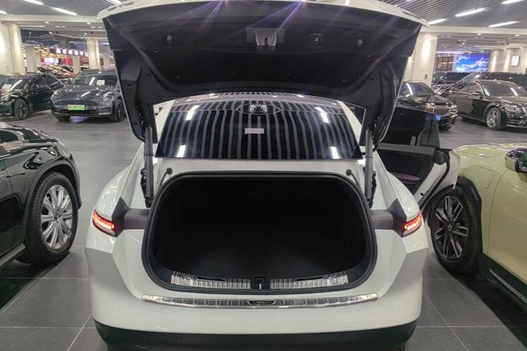 Used Nio ET5 2024 75 kWh Trunk
