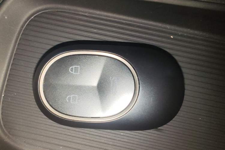 Used Nio ET5 2024 75 kWh Vehicle Key
