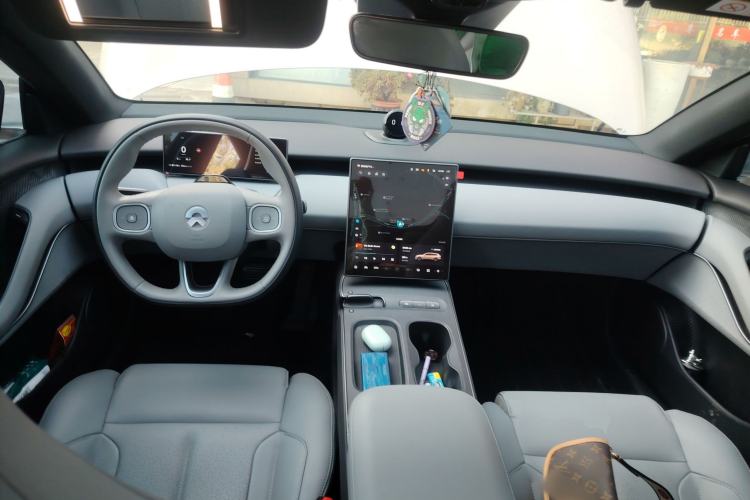 Used Nio ET5 2024 75 kWh Center Console