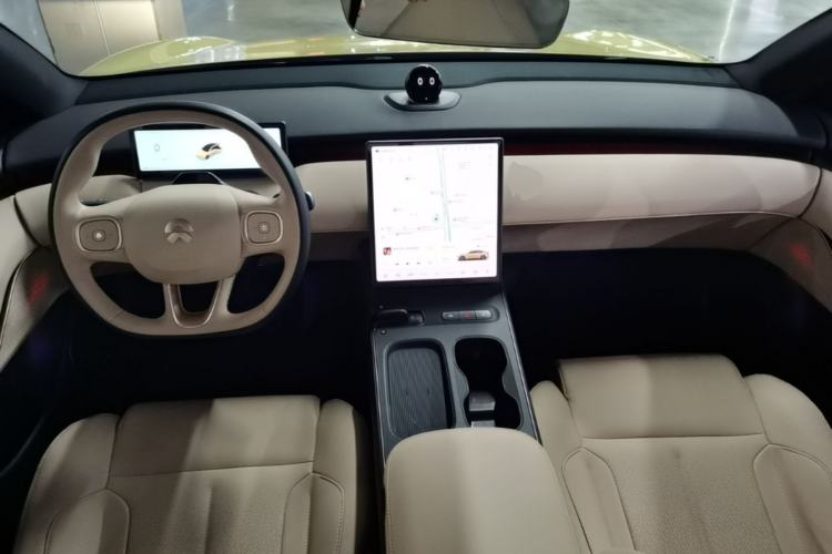 Used Nio ET5 2024 75 kWh Center Console