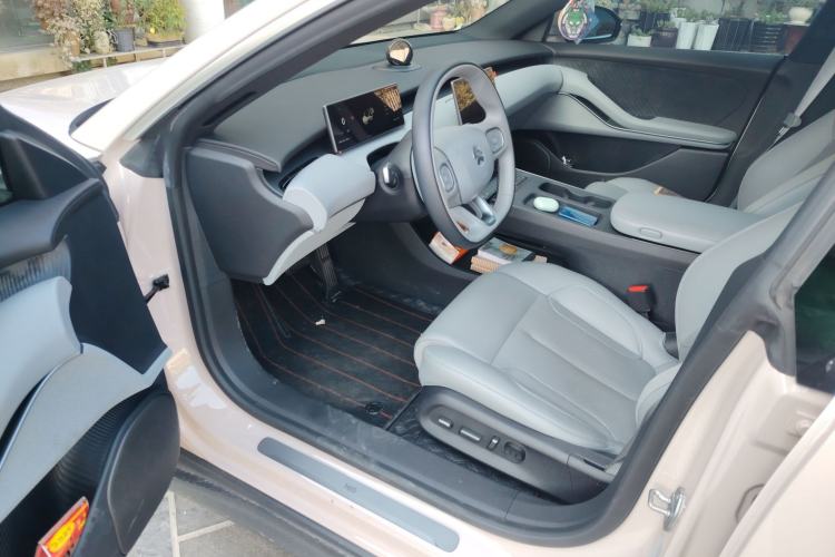 Used Nio ET5 2024 75 kWh Driver Seat