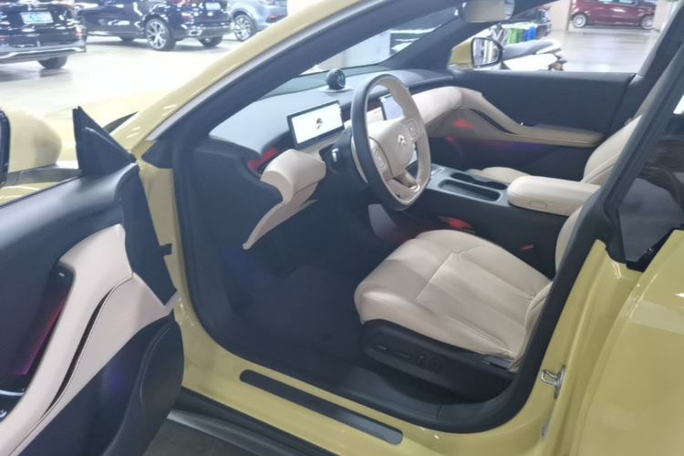 Used Nio ET5 2024 75 kWh Driver Seat
