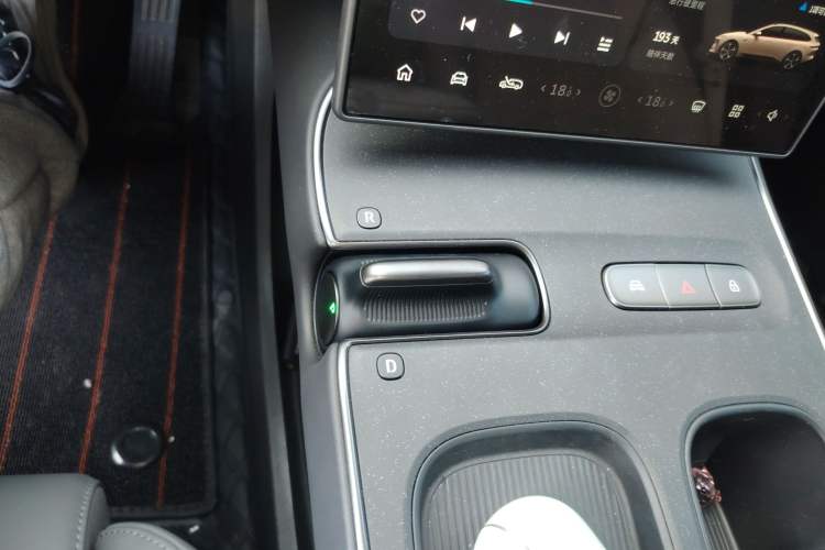 Used Nio ET5 2024 75 kWh Gear Lever