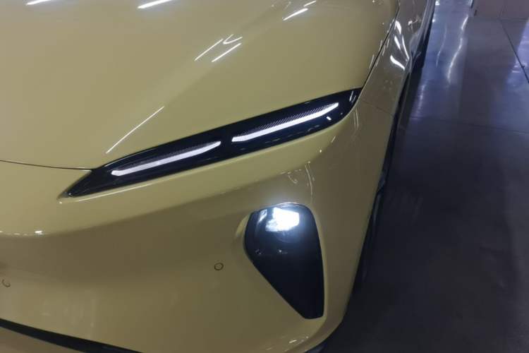 Used Nio ET5 2024 75 kWh Left Front Headlight