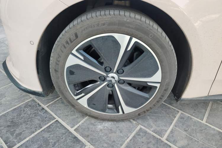 Used Nio ET5 2024 75 kWh Left Front Wheel Hub