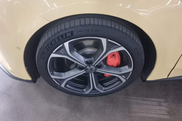 Used Nio ET5 2024 75 kWh Left Front Wheel Hub
