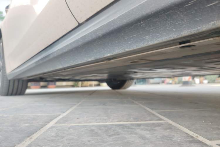 Used Nio ET5 2024 75 kWh Left Side Sill