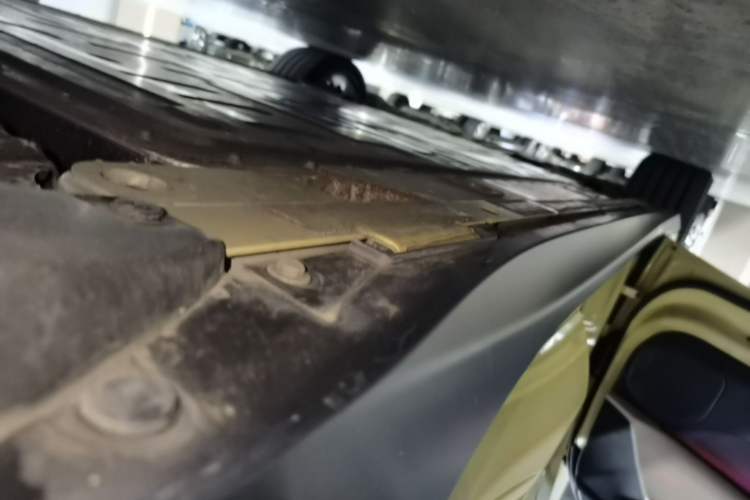 Used Nio ET5 2024 75 kWh Left Side Sill