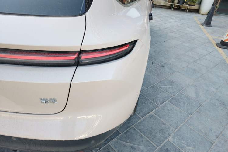 Used Nio ET5 2024 75 kWh Right Rear Taillight