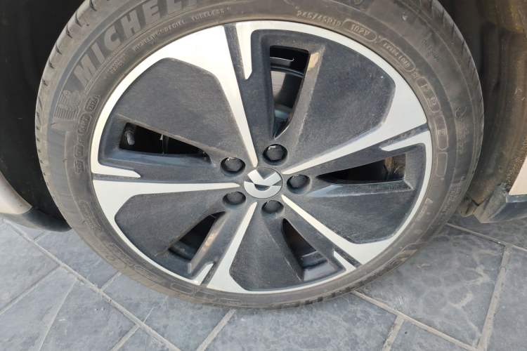 Used Nio ET5 2024 75 kWh Right Rear Wheel Hub