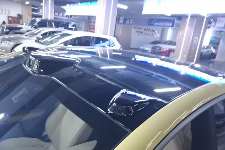 Used Nio ET5 2024 75 kWh Roof