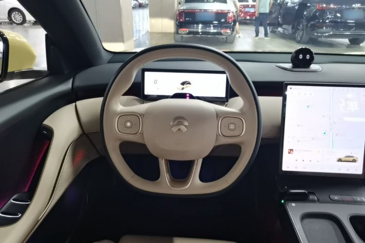Used Nio ET5 2024 75 kWh Steering Wheel