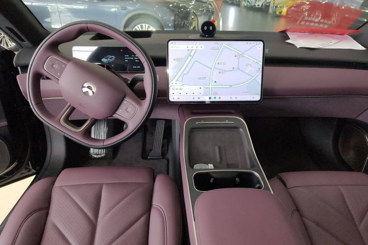 Used Nio ET5 2025 75 kWh Center Console