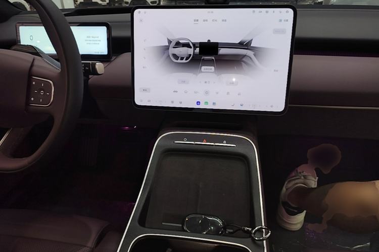 Used Nio ET5 2025 75 kWh Center Console