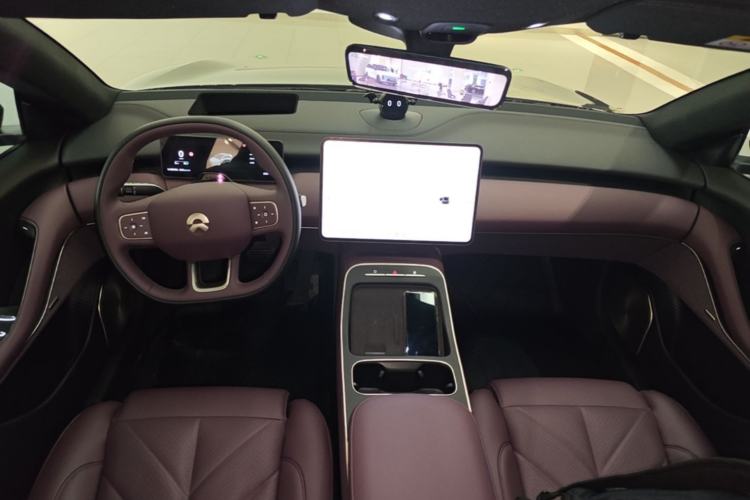 Used Nio ET5 2025 75 kWh Center Console