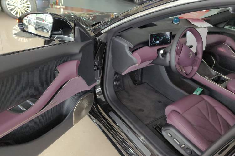 Used Nio ET5 2025 75 kWh Driver Seat