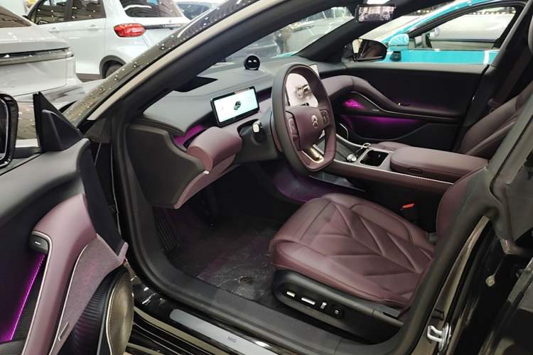Used Nio ET5 2025 75 kWh Driver Seat