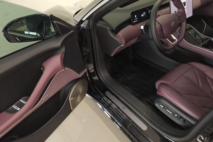 Used Nio ET5 2025 75 kWh Driver Seat