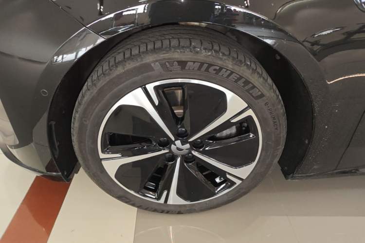Used Nio ET5 2025 75 kWh Exterior 2