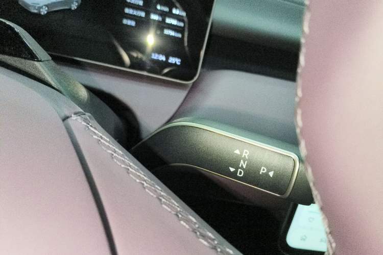 Used Nio ET5 2025 75 kWh Gear Lever