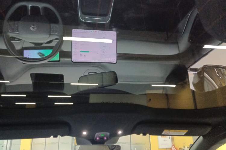 Used Nio ET5 2025 75 kWh Headliner