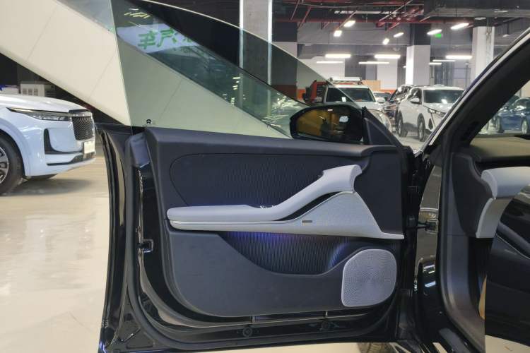 Used Nio ET5 2025 75 kWh Interior 1
