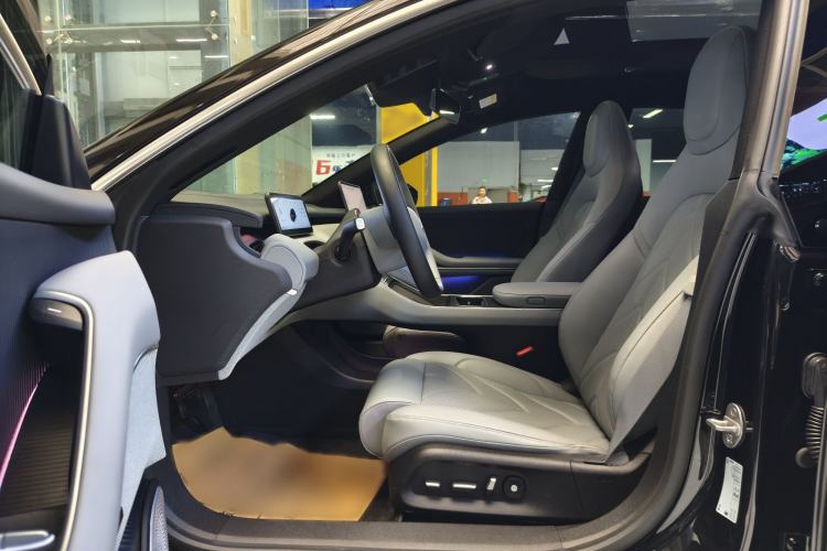 Used Nio ET5 2025 75 kWh Interior 2