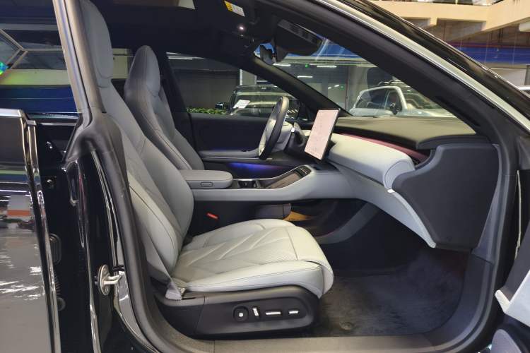 Used Nio ET5 2025 75 kWh Interior 3