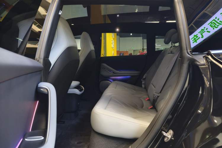Used Nio ET5 2025 75 kWh Interior 4