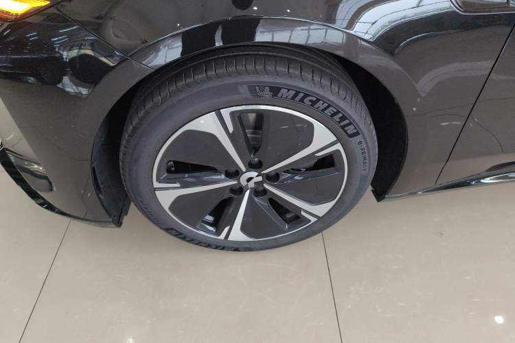 Used Nio ET5 2025 75 kWh Left Front Wheel Hub
