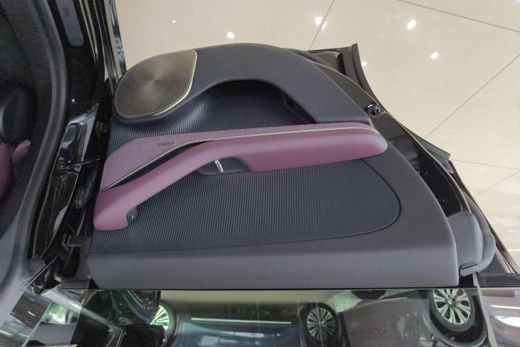 Used Nio ET5 2025 75 kWh Left Rear Door Interior