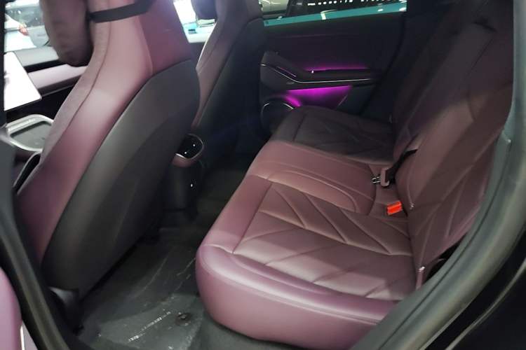 Used Nio ET5 2025 75 kWh Left Rear Seat