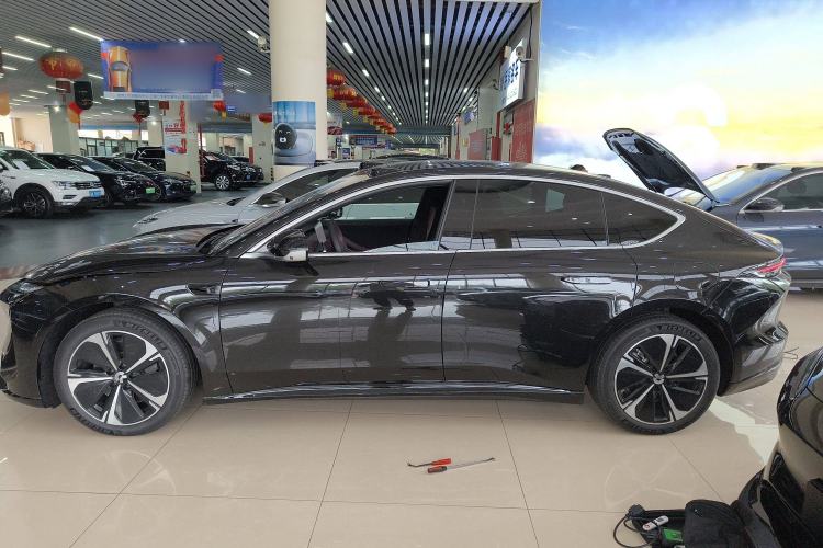 Used Nio ET5 2025 75 kWh Left Side