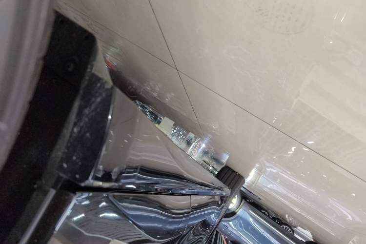 Used Nio ET5 2025 75 kWh Left Side Sill