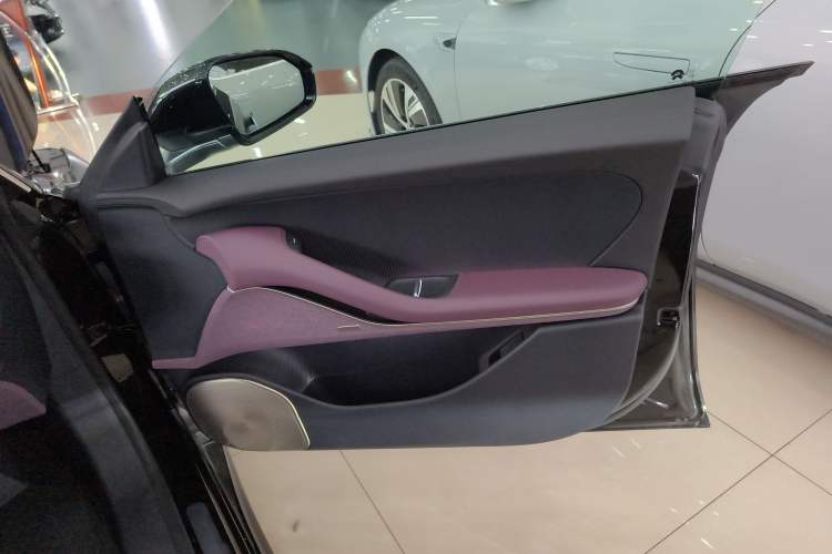 Used Nio ET5 2025 75 kWh Right Front Door Interior
