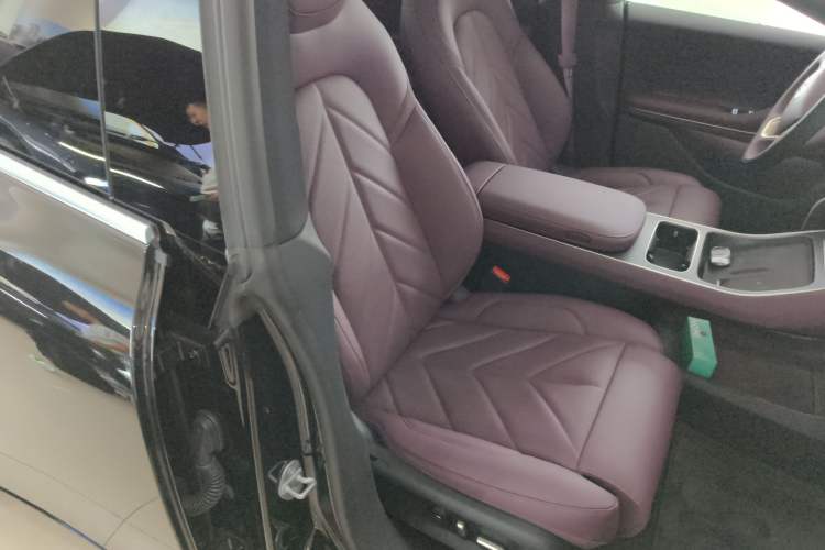 Used Nio ET5 2025 75 kWh Right Front Seat