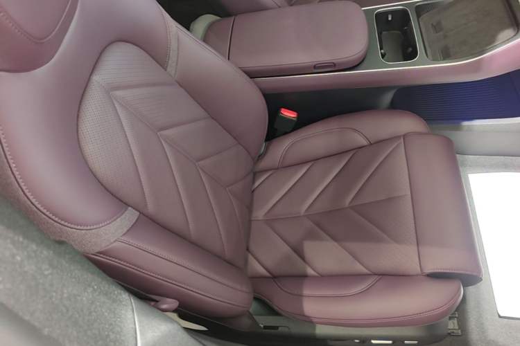Used Nio ET5 2025 75 kWh Right Front Seat