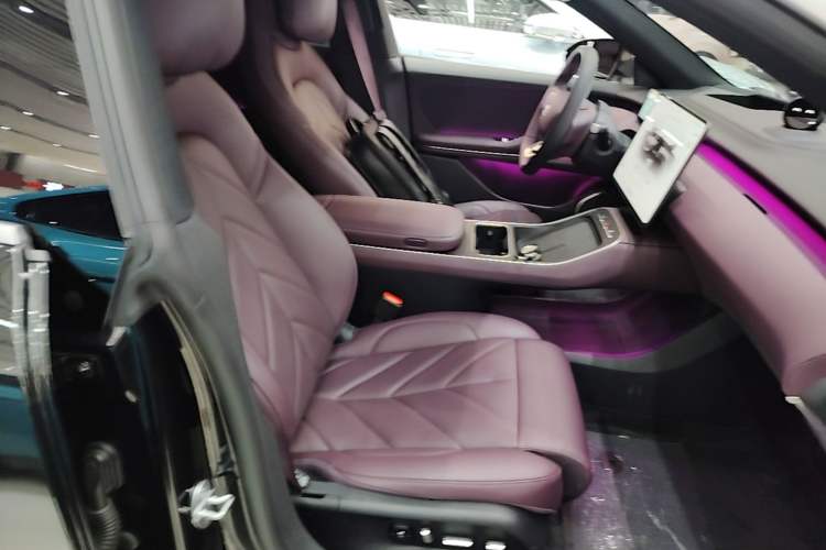 Used Nio ET5 2025 75 kWh Right Front Seat