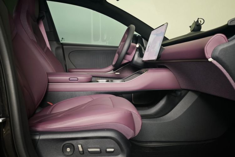 Used Nio ET5 2025 75 kWh Right Front Seat