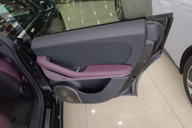 Used Nio ET5 2025 75 kWh Right Rear Door Interior