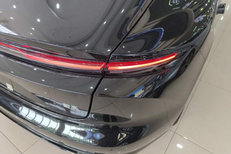Used Nio ET5 2025 75 kWh Right Rear Taillight