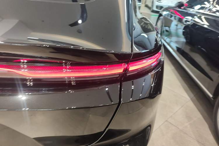 Used Nio ET5 2025 75 kWh Right Rear Taillight