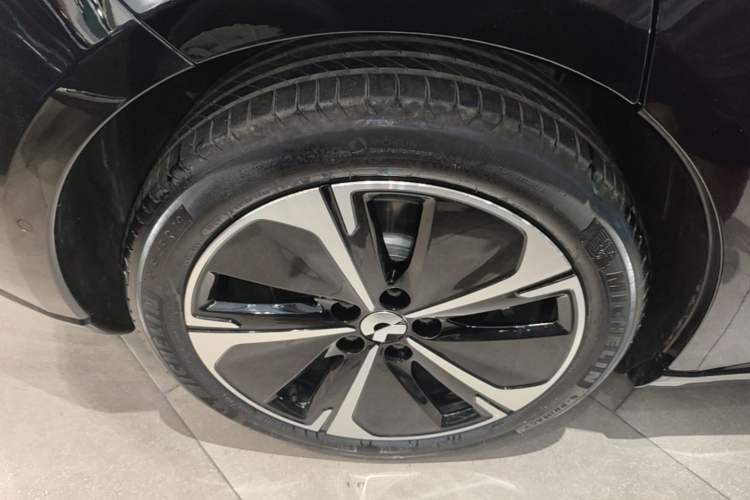 Used Nio ET5 2025 75 kWh Right Rear Wheel Hub