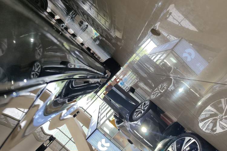 Used Nio ET5 2025 75 kWh Right Side Sill