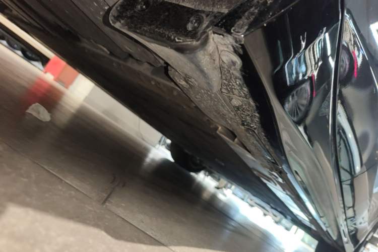 Used Nio ET5 2025 75 kWh Right Side Sill
