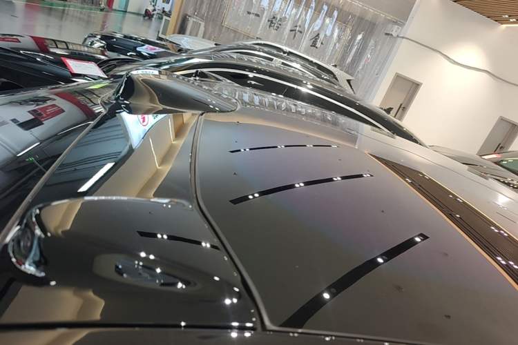 Used Nio ET5 2025 75 kWh Roof